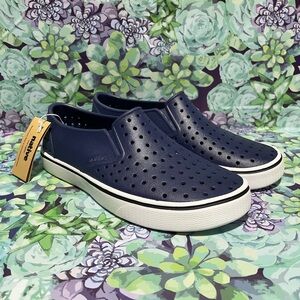 NWT Native Miles Regatta Blue/ Shell White Size 7